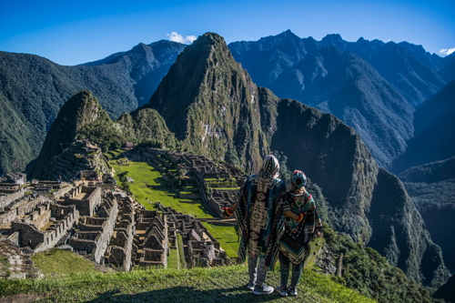 Apple Travel Peru - Viajeros en Machu Picchu