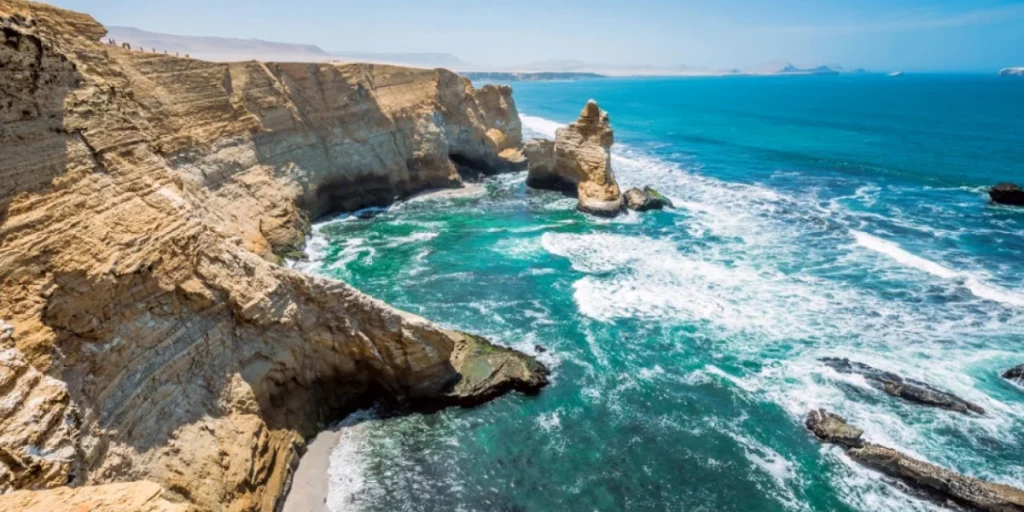 the Coast of Peru with apple tarvel peru