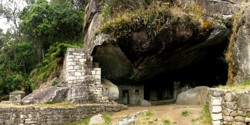 machupicchu - The Gran Caverna