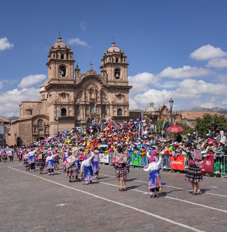 The Empire Gathering (Plaza de Armas)